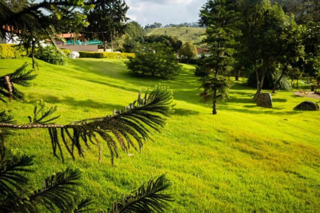 Recanto Dos Beija Flores, Chale Lantana B Monte Alegre do Sul Bagian luar foto